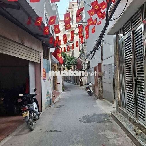 XUÂN LA Ô TÔ ĐỖ CỬA- DÂN XÂY - MT 5M