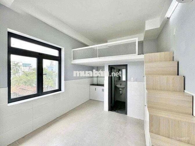 Phòng gác cao 1m8 cửa sổ lớn ngay đường Cộng Hoà - Gần nhà ga T3