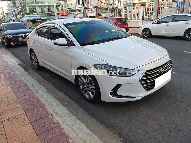 Hyundai Elantra 2.0 AT model 2018, màu trắng