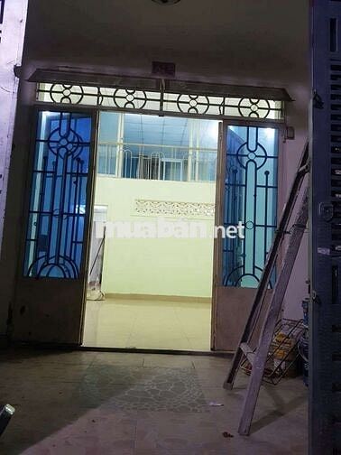 Nhà mới sơn sửa lại, cho thuê 1 trệt 1 lửng đúc 2pn kín 1wc