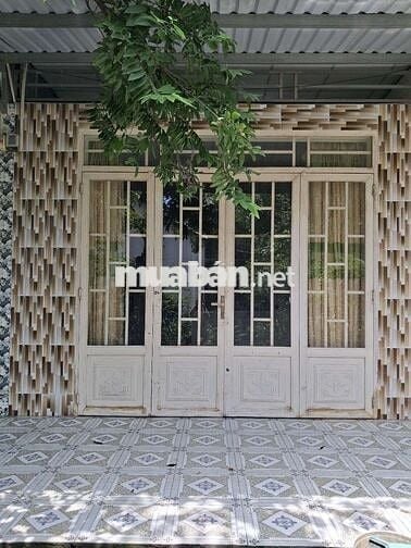 Nhà mặt tiền đường Nguyễn Chi Thanh sân vườn rộng , thoáng mát, 3tr