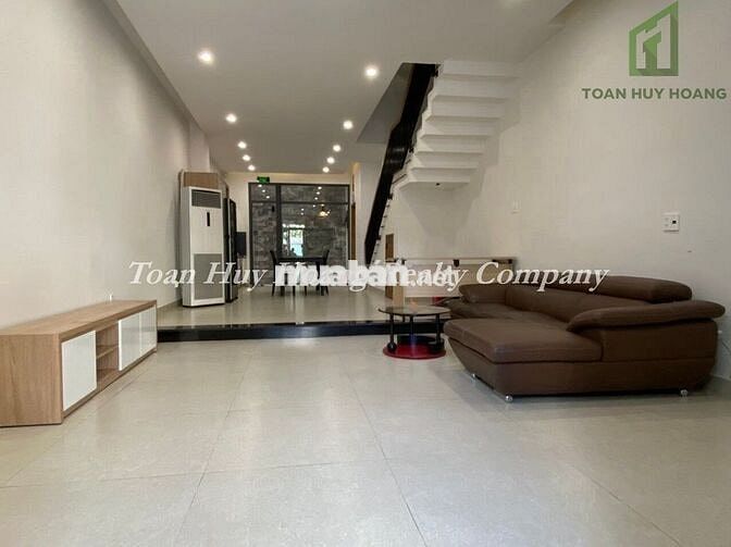 Nhà đẹp 3 tầng gần đường Phạm Văn Đồng 4PN khép kín hiện đại