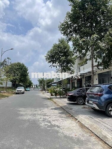 Nhà trệt lầu mới 2 phòng KDC Hồng Loan