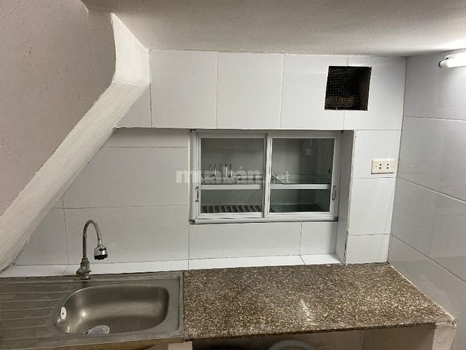 Cho Thuê nhà 2.5 tầng phố Bạch Mai (Đối diện TTTM chợ Mơ)