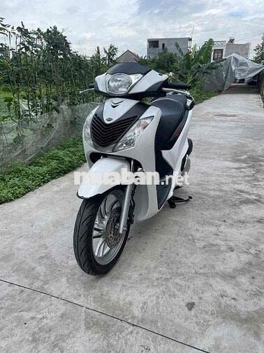 Cần bán việt nam 2016 150c smatkey độ fom ý