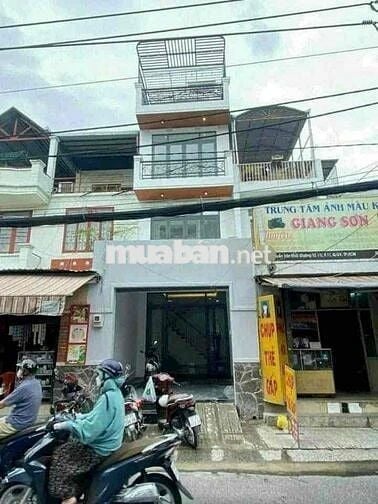 Nhà 4,6 x16. 3 lầu. Mặt tiền Nguyễn Văn Khối