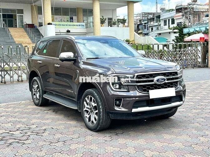 Everest Titanium 2024 4x4 - 31.000km -  VAT Cao