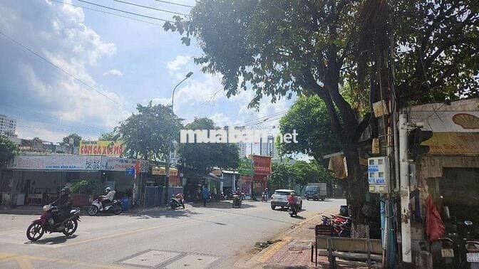 Bán nhà mặt phố gần Vincom Dĩ An, 2,3 tỷ, 44m2, giá siêu hời
