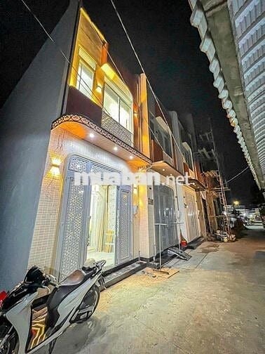 nhà bán hẽm xe hoi hoang quoc viet
