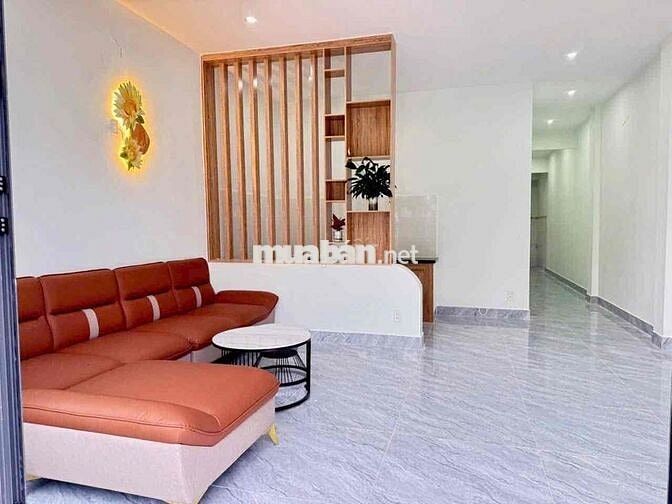BÁN NHÀ MỚI ĐẸP NGAY SÁT CHỢ , KINH DOANH Ở ĐỀU ĐƯỢC