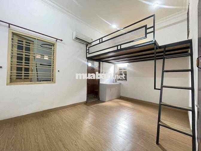 Phòng thường có gác và máy lạnh