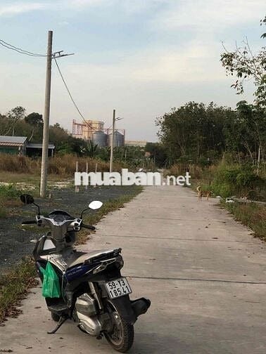 Cần bán lô đất gần 800m2 ở Minh Hưng chơn thành