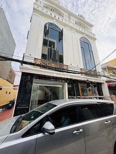 Nhà 4 tầng độc lập, đường 8m ô tô qua lại gần Metro, bến xe Thượng Lý 