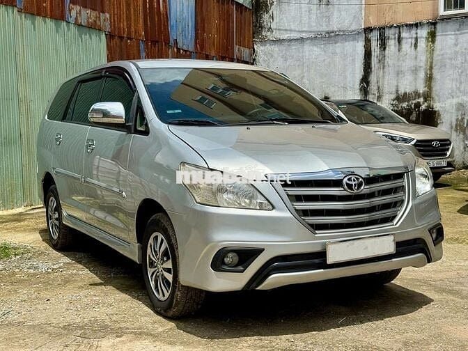 Toyota Innova 2.0E đời xe: 2015 Số sàn 8 chỗ ngồi
