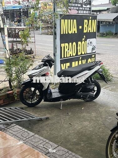 kẹt tiền cần ra đi vario 150 đời 2017