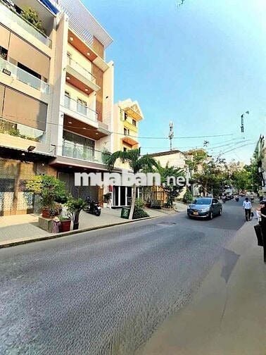 BÁN NHÀ 3 TẦNG - CÁCH PHÚ MỸ HƯNG Q7 1KM .