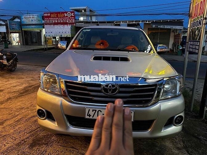 Toyota Hilux 2013 2.5E 4x2 MT - 80000 km