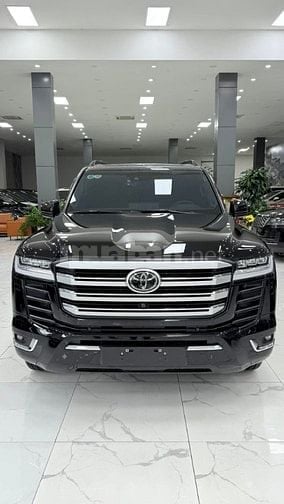 Land Cruiser LC300 sản xuất 2024, lăn bánh hơn 1 vạn Km, mới 99%.