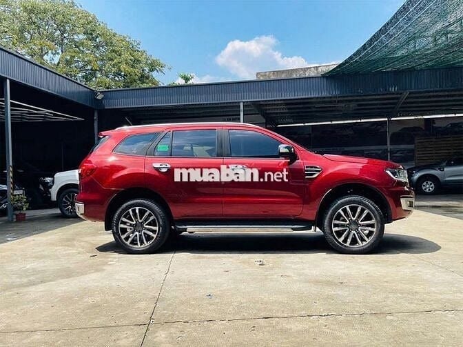 EVEREST TITANIUM ĐỎ MẬN 2021 NHẬP THÁI