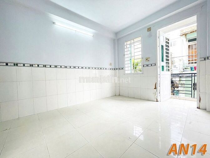 Phòng Máy Lạnh - Ban Công Giá Rẻ Ngay Vincom Quang Trung