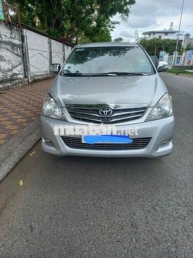 gia đình cần bán một xe toyota innova V đời 2009