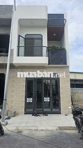 Nhà Tân Uyên gần VSIP3 có 3 phòng ngủ Sổ hồng riêng