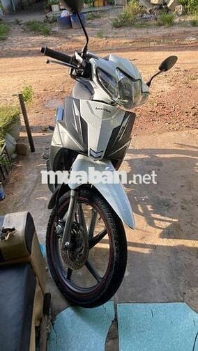 Xe máy êm .giấy tờ đầy đủ. Có cccd chủ xe