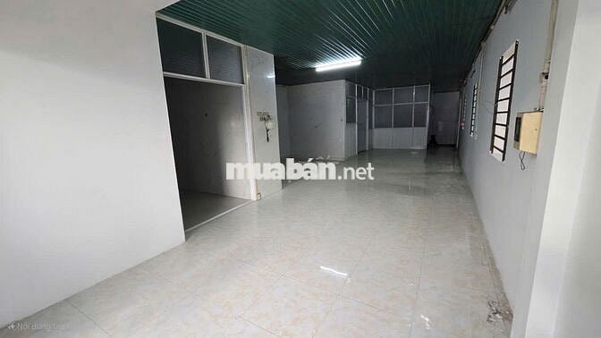 Cho thuê kho xưởng 300m2 hẻm xe tải gần ngã tư Trung Chánh, Hóc Môn