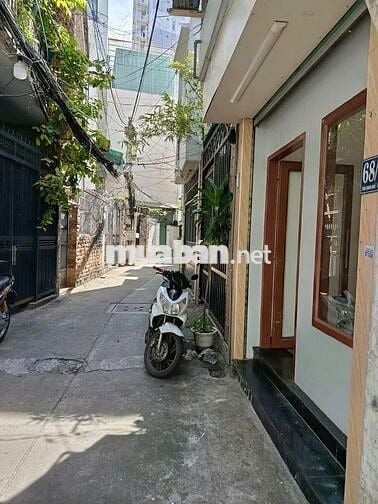 Hẻm otoTrần Quang Khải Q1, Trệt lầu sân thượng, 2PN , 2WC , giá 13.5tr