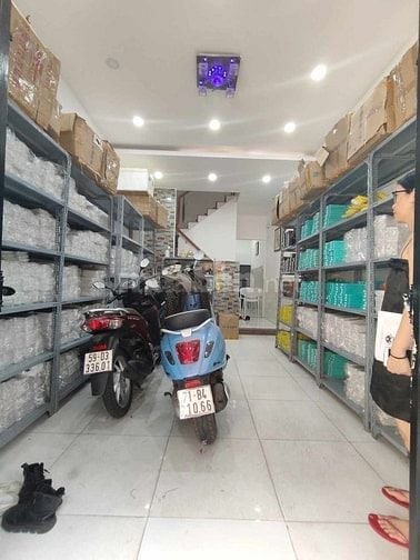 Bán nhà Tân Hương, 20m ra hẻm xe tải, 37m2, 3 tầng, Nhỉnh 3 tỷ TL