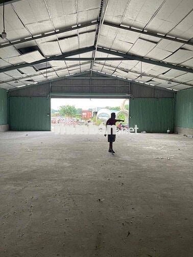 Cho thuê kho, xưởng 400m2 Có sân bãi rộng tại Hóc Môn