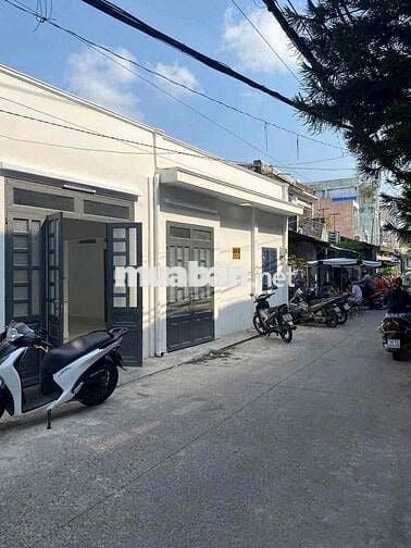 CHỦ GẤP BÁN CĂN NHÀ NGANG 8M VỪA Ở VỪA KINH DOANH GẦN CHỢ TRUNG CHÁNH