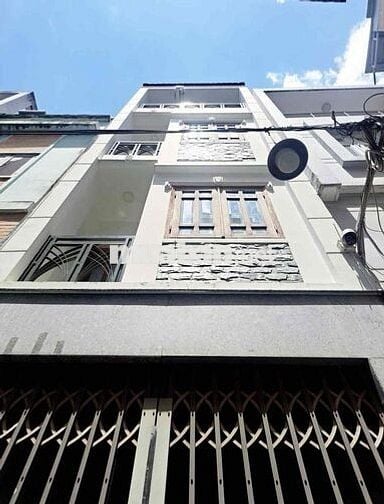 CẦN BÁN NHÀ SÁT MẶT TIỀN ĐIỆN BIÊN PHỦ GẦN HÀ ĐÔ CENTROSA QUẬN 10 .