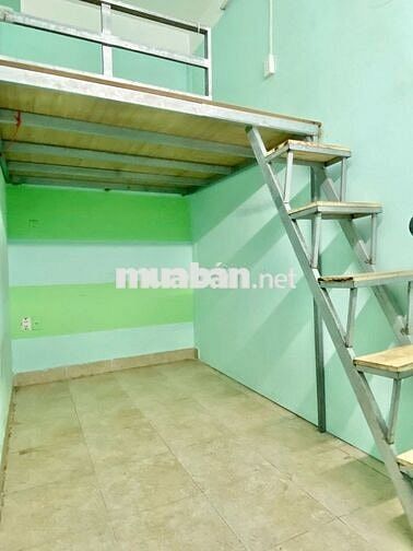 Phòng gác sạch sẽ, LẦU TRỆT, cửa sổ, Ngay Công Viên Gia Định 800M