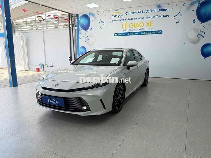 Toyota Camry 2025 2.5HV đi đúng 2000 km