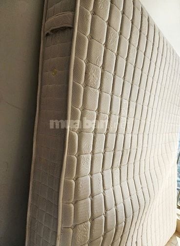 Đệm lò xo Hanvico sạch sẽ như hình