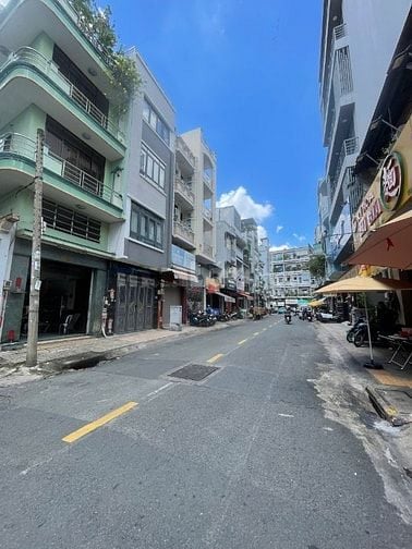 Cần cho thuê gấp nhà MT Ký Hòa , P11,Q.5.DT 4 x13, 5 tầng .Giá 28tr/th
