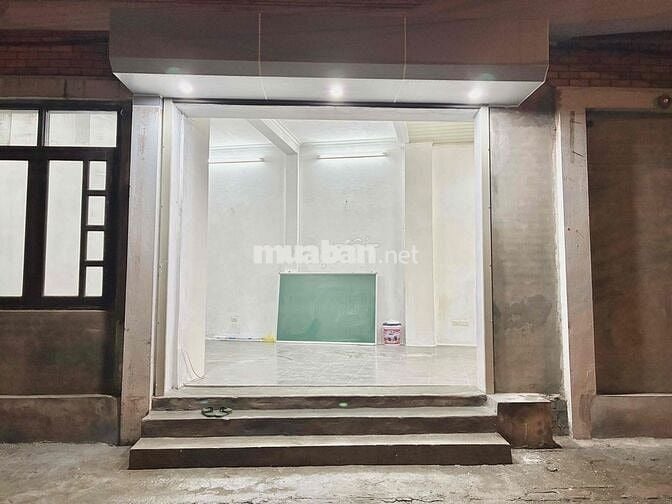 Cho thuê Cửa hàng 35m2, mặt tiền 8m,vỉa hè đỗ xe rộng 3m, 8 triệu tại