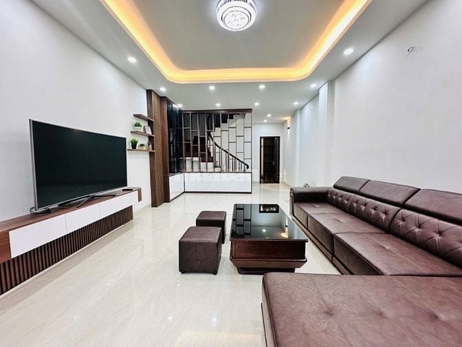 Bán nhà Nguyễn Khánh Toàn - Ngôi nhà hoa hậu vào là mê - Ô tô vào nhà 