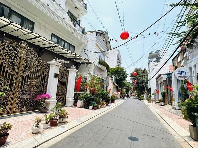 Mặt tiền đường 11 Thảo Điền 150m2 (6m*25m) SHR nhà 3 tầng khu vip Q2 