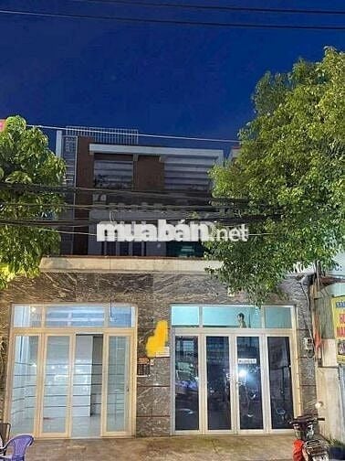 CHO THUÊ NHÀ MẶT TIỀN 3 LẦU 8x30 NGÃ TƯ BỐN XÃ BÌNH TÂN 100TR/1 THÁNG