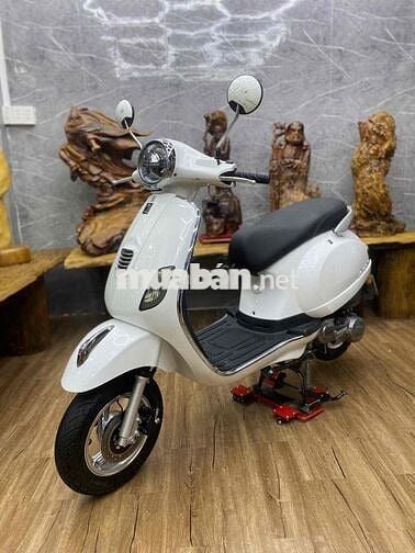 👉Vespa 50cc 2023 chính chủ bstp, odo 10k