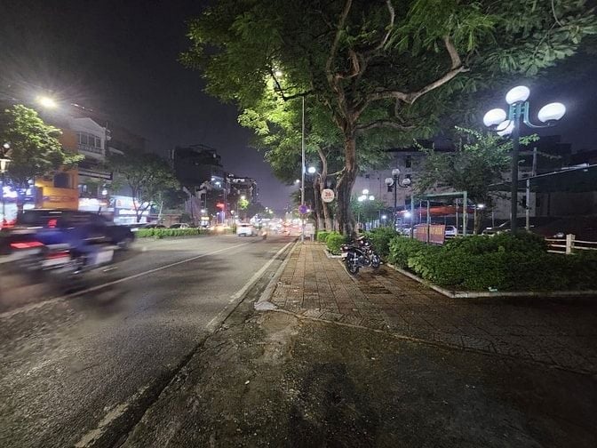 Mặt Phố Nguyễn Văn Cừ ~1000m_ Mặt Tiền 50m_ lô góc 3 thoáng_ 90 tỷ 