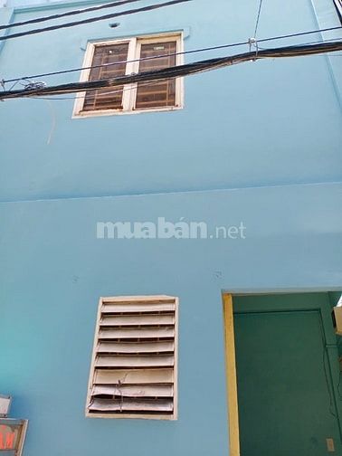 Cho thuê nhà nhỏ 2x4m có lầu, gần chợ Phạm Văn Hai, Tân Bình