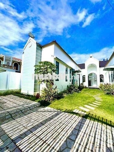 Cho thuê nhà sân vườn nam long 57mv full nội thất 8tr5