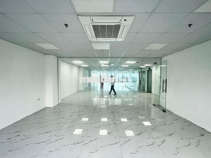 Văn phòng mới tinh, cực đẹp tại Phố Huỳnh Thúc Kháng 80m2 giá tốt.