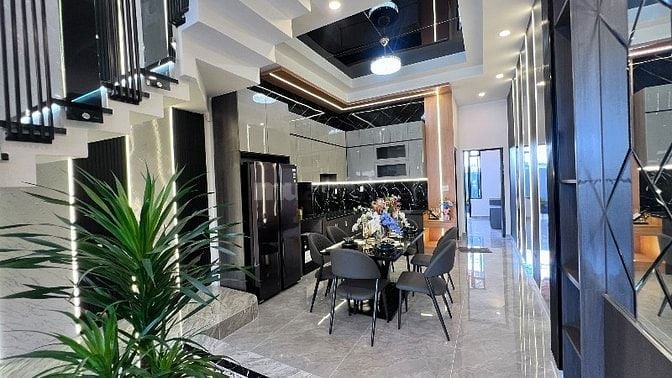 Cách Sài Gòn 700m -4x31m -4PN ,4WC tặng full nội thất 