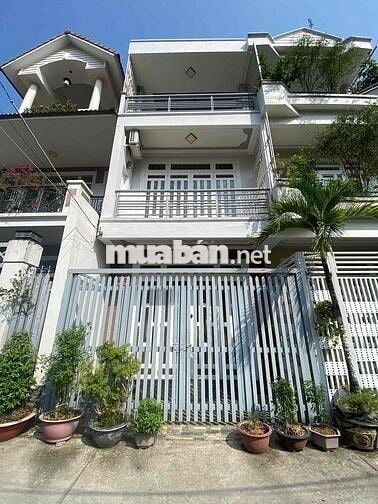 Nhà trệt lầu có sân thượng hẻm đường CMT8 gần bệnh viện Phụ Sản