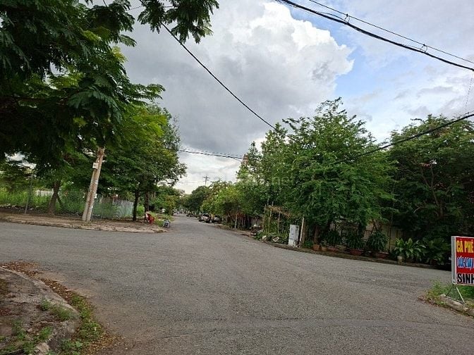 Bán nhanh đất thổ cư lô góc 2 mặt tiền hẻm 7m khu dân cư Long Thới