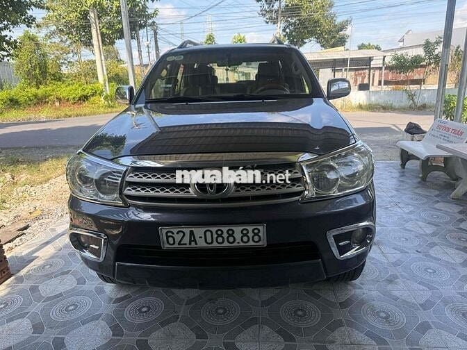 Toyota Fortuner máy dầu biển số 8888